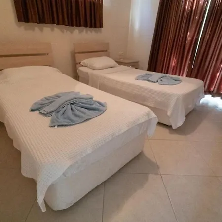 Luxury 2 Bed Minutes From Calis Beach, 1002 Apartman *